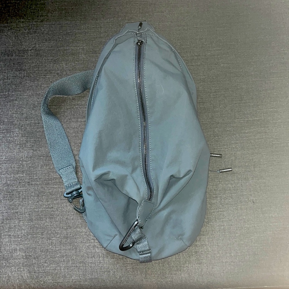 Cross-body Athleta bag !!